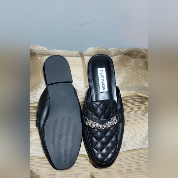 Steve Madden Black Quilted Leather Shoes. With Silver Chain With Rhinestones. - Picture 4 of 5